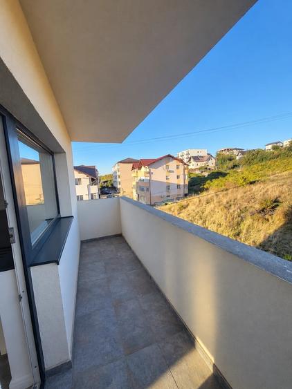 Apartament cu 3 camere semidecomandat în Vișani