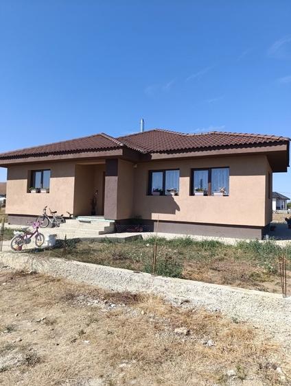 Casă cu 4 camere în Alparea