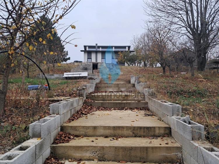 Casă cu 5 camere cu Teren 1500 Mp în Hlincea