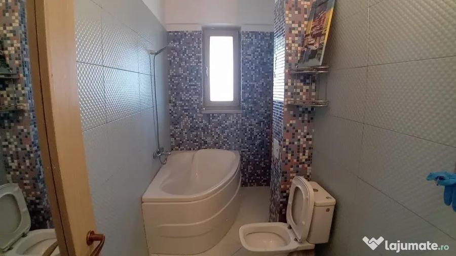 Apartament cu 3 camere decomandat în Sud