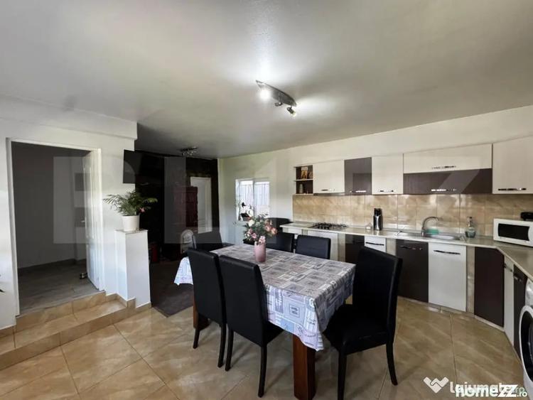 Casă cu 7 camere cu Teren 585 Mp în Teiu