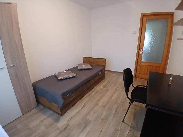 Apartament cu 4 camere decomandat, mobilat în Gară