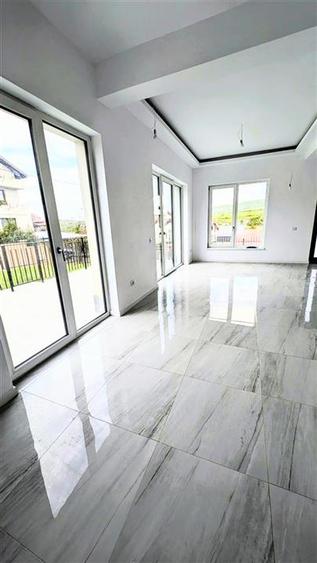 Apartament cu 3 camere decomandat în Bucium