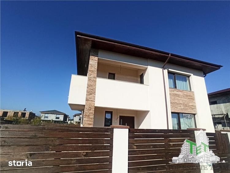 Casă cu 5 camere cu Teren 530 Mp în Odăile