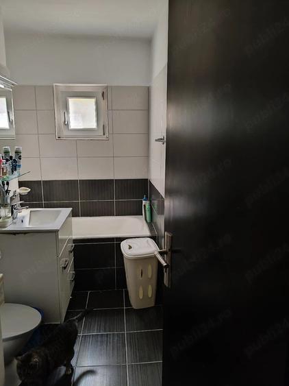 Apartament cu 3 camere semidecomandat în Lipovei