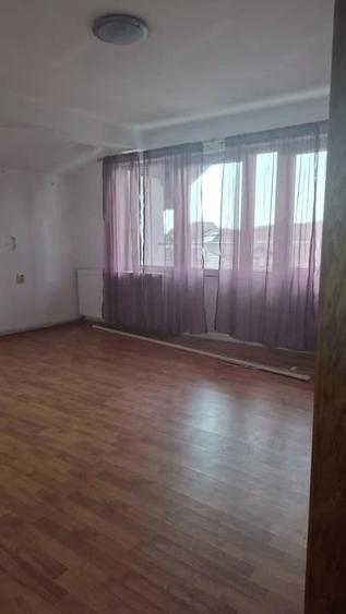 Casă cu 5 camere cu Teren 219 Mp în Trivale