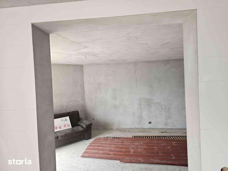 Casă cu 4 camere cu Teren 1418 Mp în Săcălaz