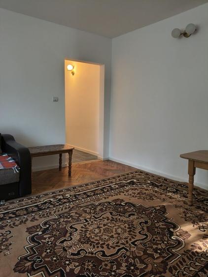 Apartament cu 3 camere semidecomandat în Central