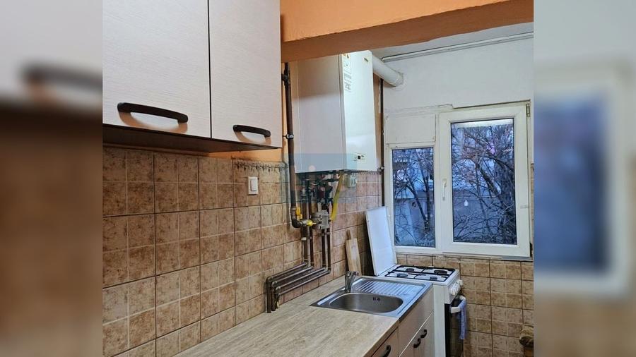 Garsonieră decomandată în Gorjului