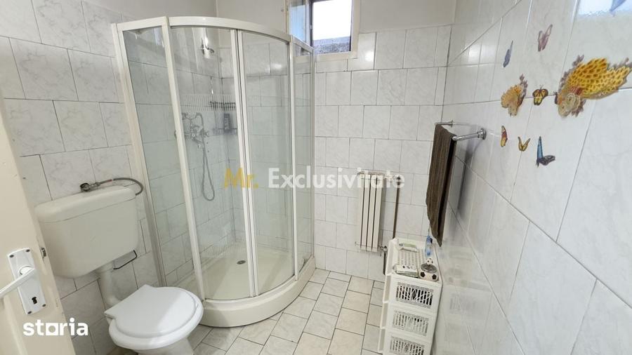 Casă cu 7 camere cu Teren 4620 Mp în Central