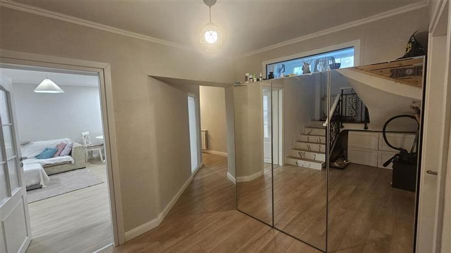 Apartament cu 6 camere decomandat, mobilat în Central