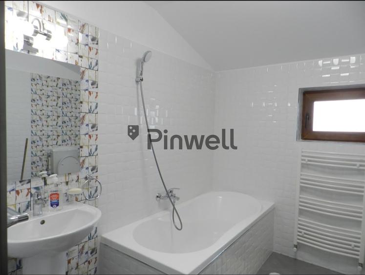 Apartament cu 3 camere semidecomandat, mobilat în Central