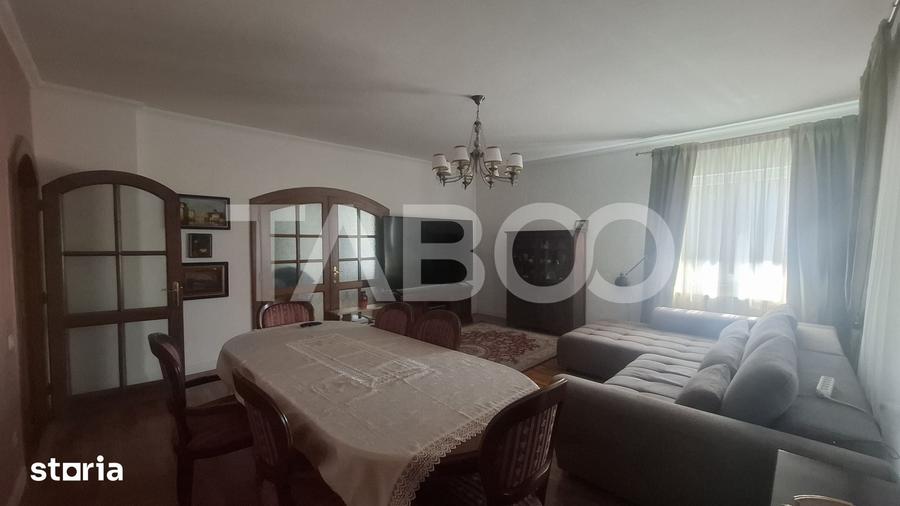 Apartament cu 4 camere decomandat în Central