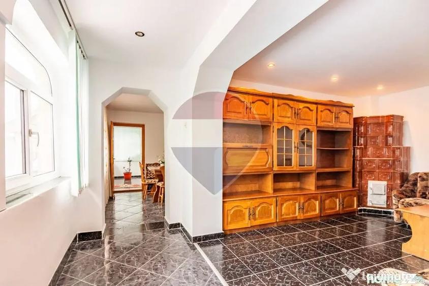 Casă cu 5 camere cu Teren 1842 Mp în Boboci