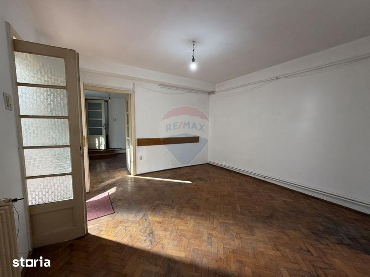 Casă cu 6 camere cu Teren 390 Mp în Floreasca