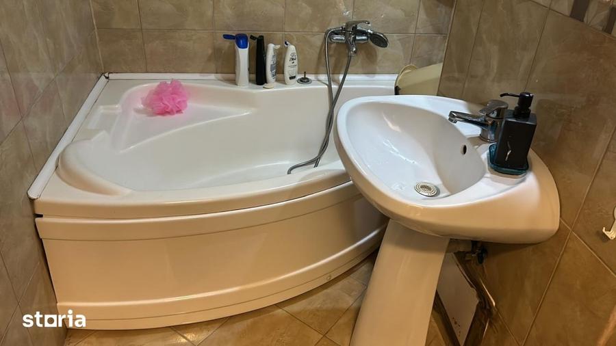 Casă cu 6 camere cu Teren 1200 Mp în Central