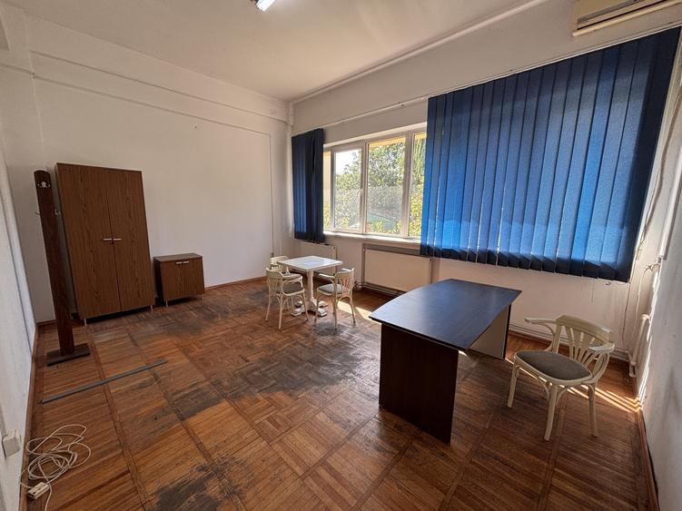 Birou, de 10 mp, în Timpuri Noi