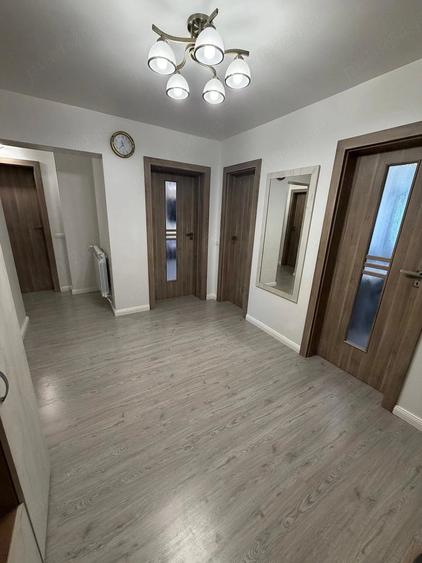 Apartament cu 3 camere decomandat în Împăratul Traian