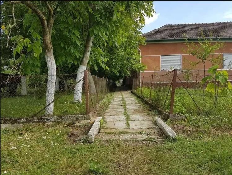 Casă cu 4 camere în Gurba