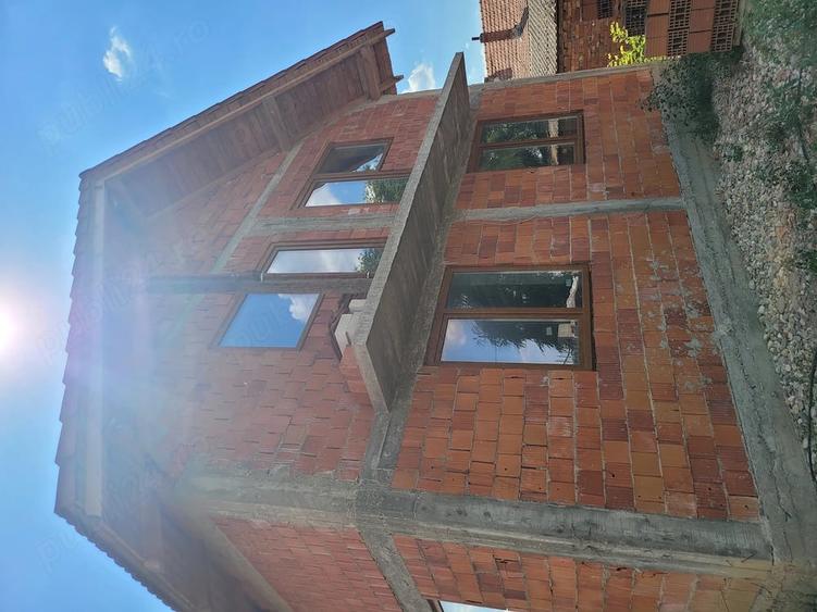 Casă cu Teren 790 Mp în Victor Vlad Delamarina