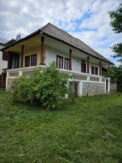 Casă cu 4 camere în Pietroșani