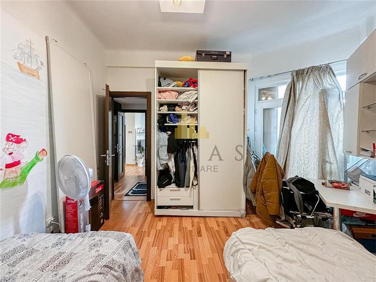 Apartament cu 4 camere semidecomandat, mobilat în Grădina Icoanei