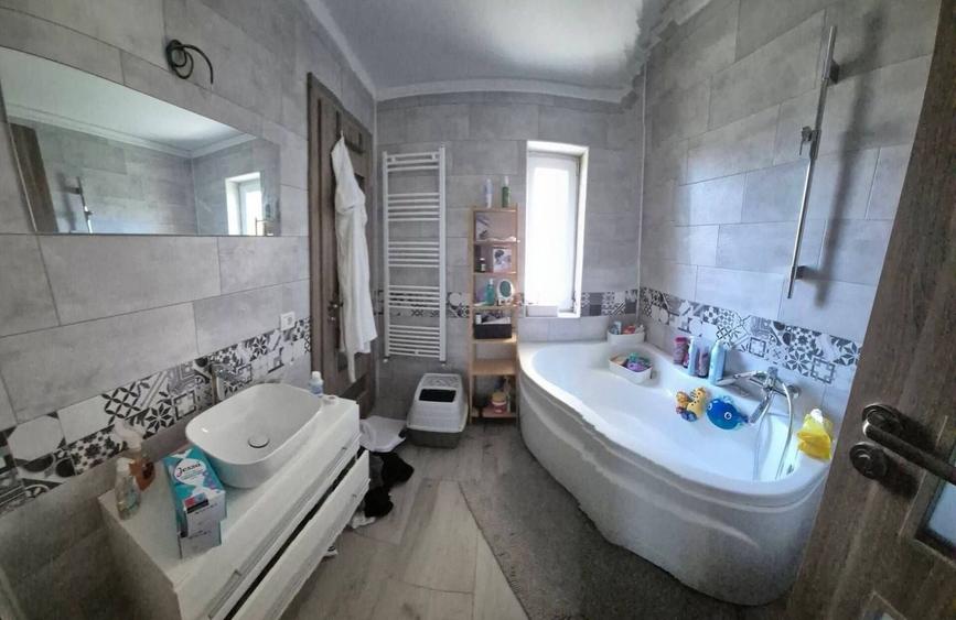 Casă individuală cu 5 camere decomandat cu Canalizare în Dumbrăvița