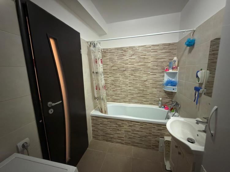 Apartament cu 3 camere decomandat în Berceni