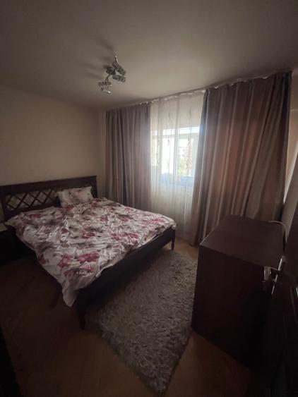 Apartament cu 3 camere semidecomandat în Exterior Vest