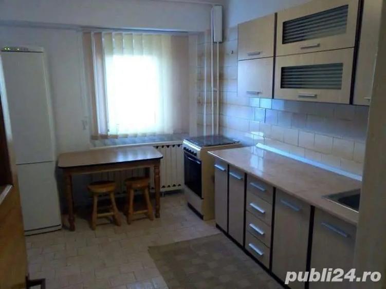 Apartament cu 3 camere semidecomandat în Aviației
