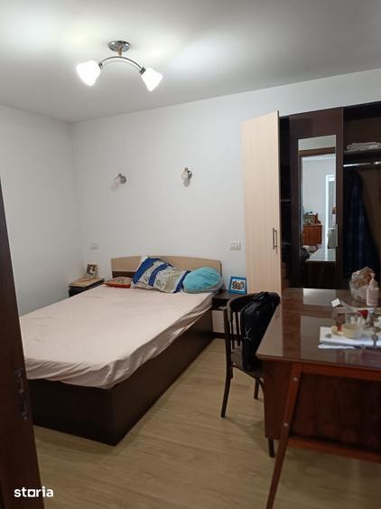 Casă cu 6 camere cu Teren 428 Mp în Central