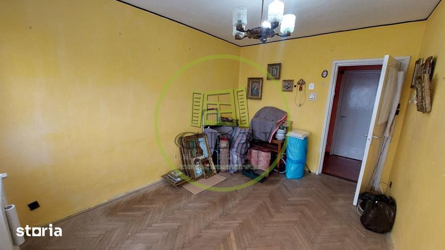 Apartament cu 3 camere decomandat în Valea Rosie