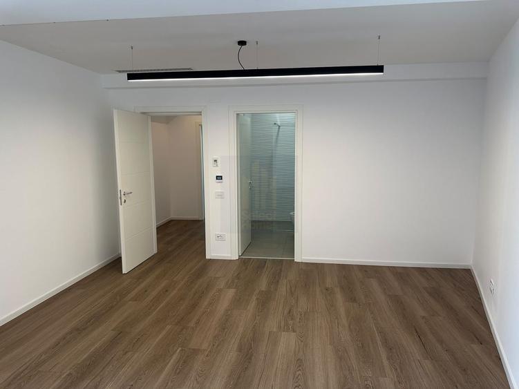 Apartament cu 4 camere semidecomandat, mobilat în Unirii