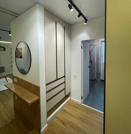 Apartament cu 2 camere decomandat, mobilat în Central
