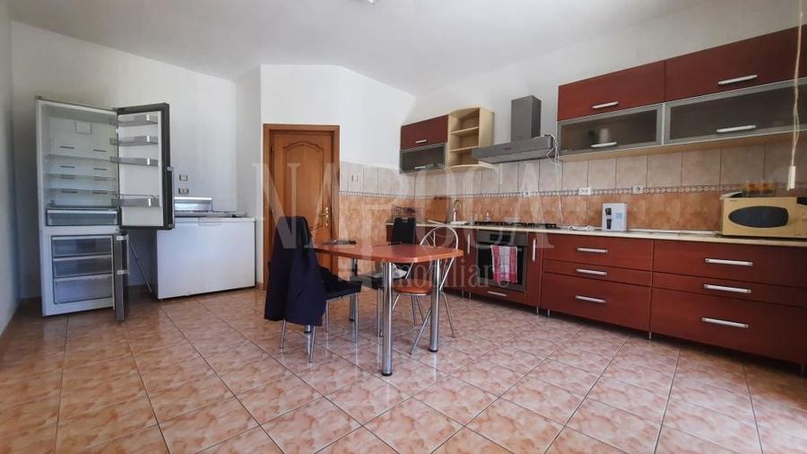 Casă individuală cu 7 camere cu Canalizare în Gruia