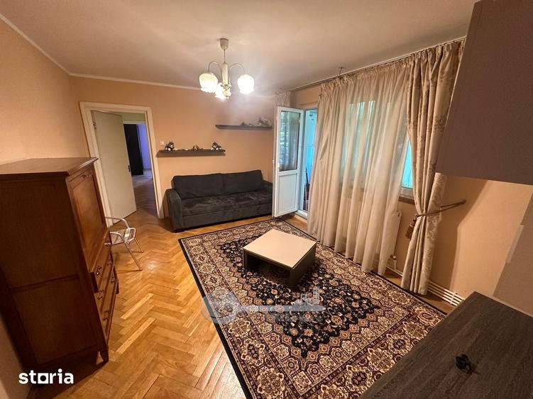Apartament cu 3 camere semidecomandat în Central