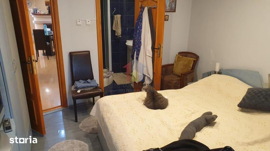 Apartament cu 3 camere, mobilat în Republicii