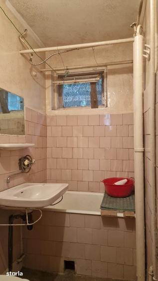 Apartament 3 camere etaj 1 ?coala 7 - 4
