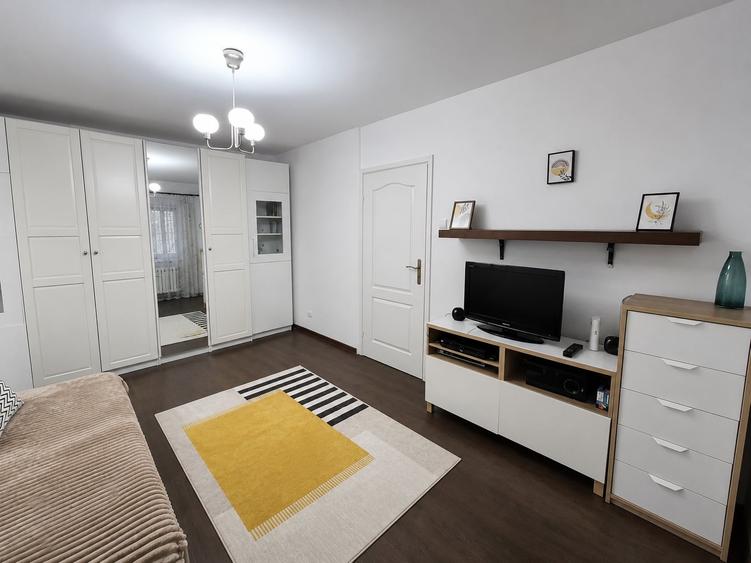 Apartament cu 2 camere semidecomandat, mobilat în Iancului