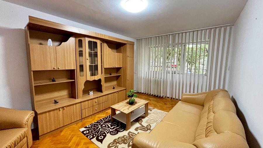 Apartament cu 3 camere decomandat, mobilat în B-dul București