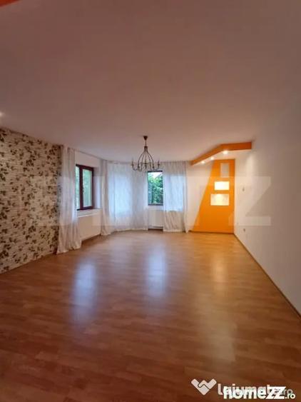 Casă cu 5 camere cu Teren 600 Mp în Central