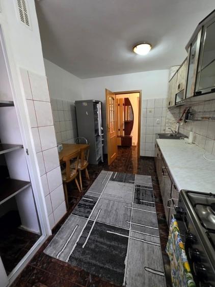 Apartament cu 3 camere decomandat, mobilat în Răcădău