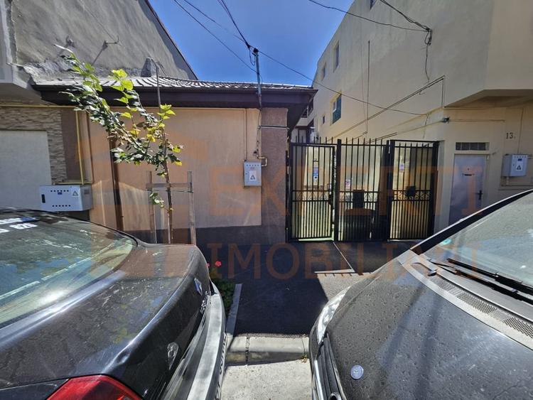 Casă individuală cu 3 camere cu Canalizare în Tomis II