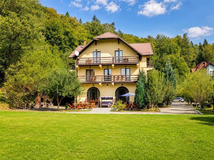 Hotel/Pensiune, de 800 mp, în Exterior Est