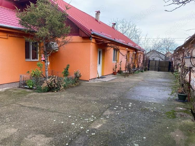 Casă cu 5 camere cu Teren 1348 Mp în Central
