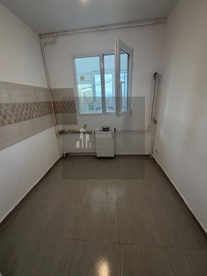 Apartament cu 3 camere decomandat în Titan