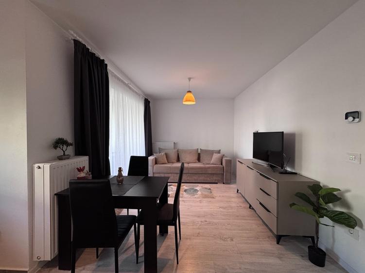 Apartament cu 2 camere decomandat, mobilat în Tractorul