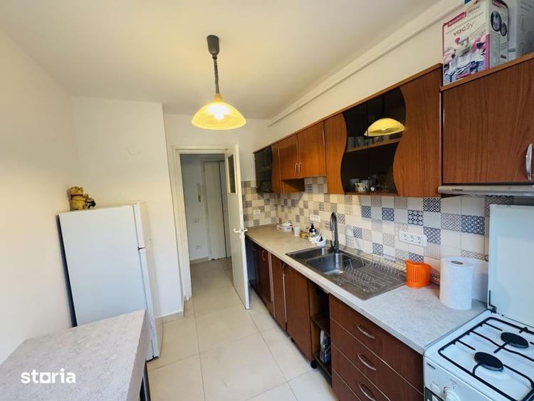 Apartament cu 3 camere semidecomandat, mobilat în Tipografilor