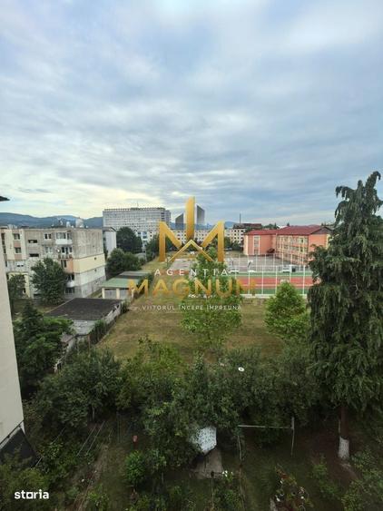Apartament cu 3 camere semidecomandat în Central