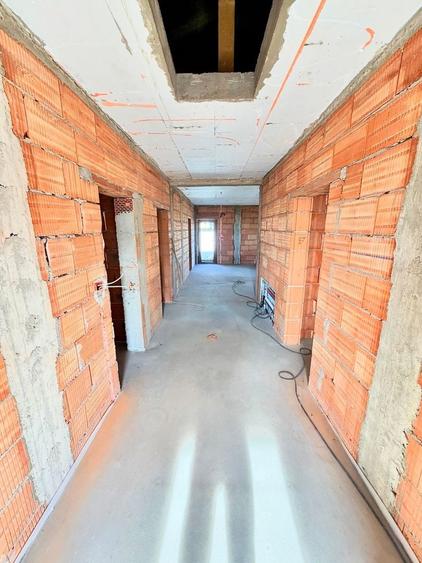 Casă individuală cu 4 camere cu Canalizare în Giroc